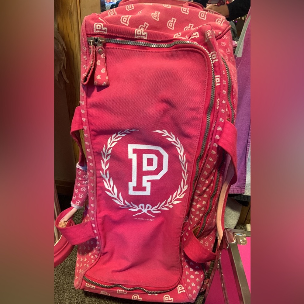 *SOLD** Pink VS vintage roller bag